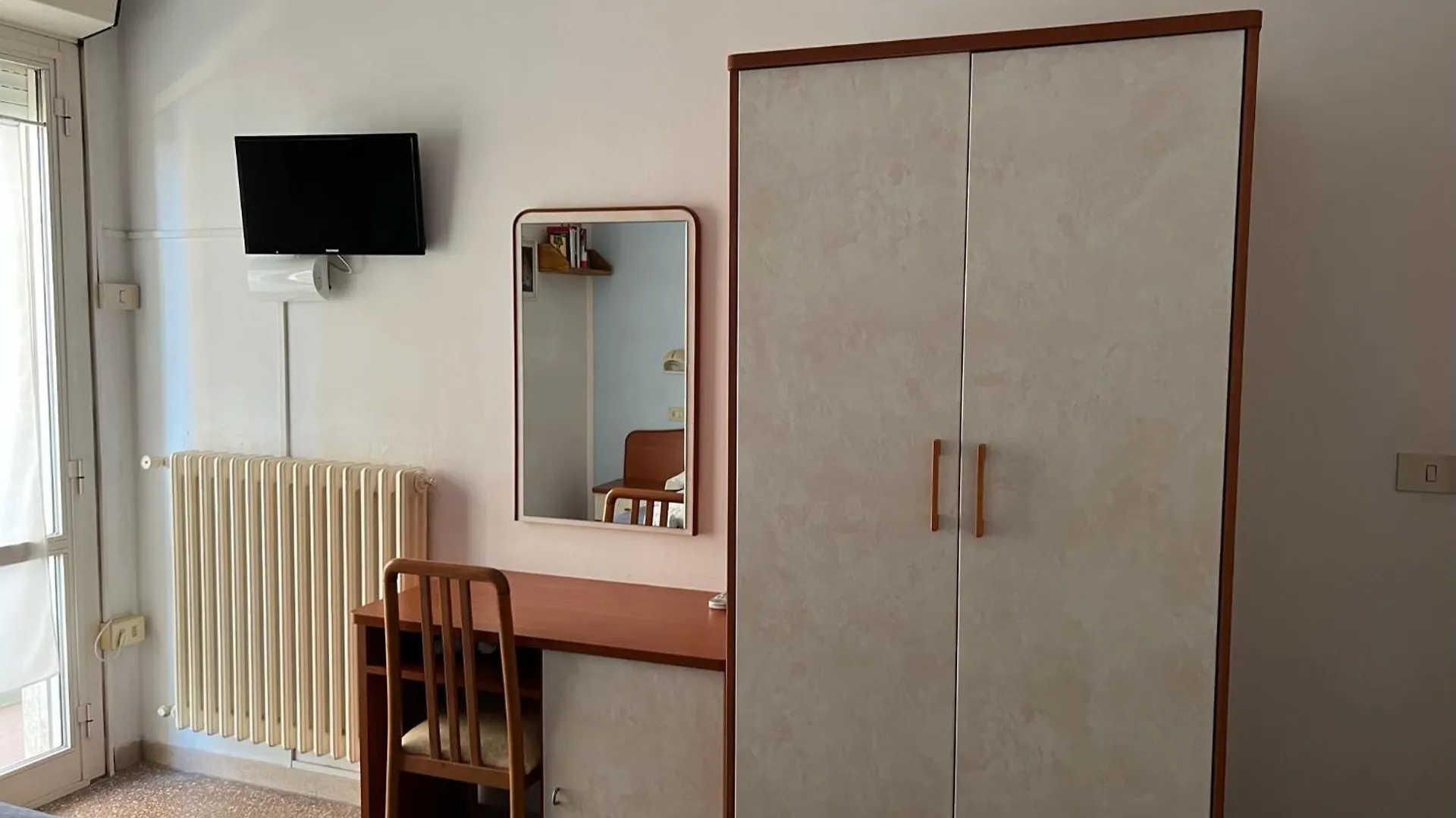**  Hotel Morri - Il Biblihotel Riccione Italy